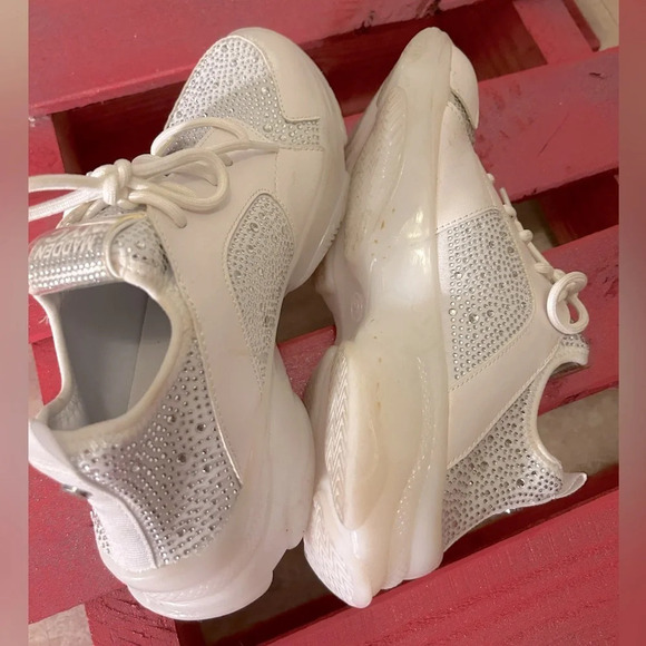 Steve Madden Women's Maxima Sneaker, size 9. - Picture 3 of 11